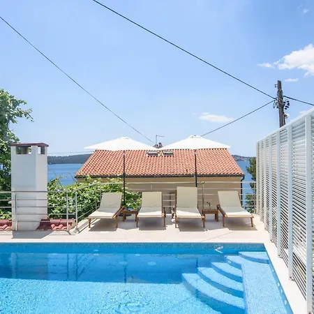 Appartement A3-90m2 W Shared Pool & Balcony Next To *