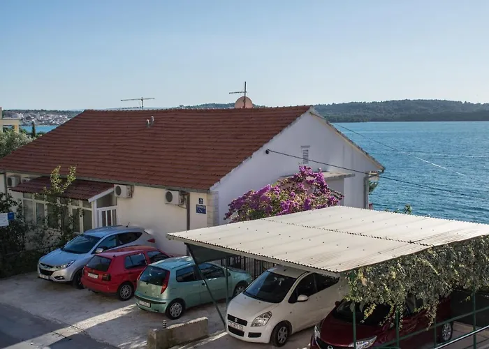 Apartament A3-90m2 W Shared Pool & Balcony Next To Trogir