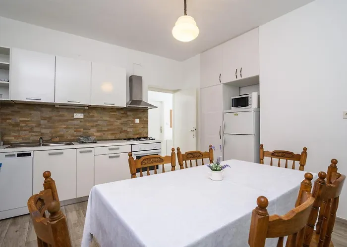 Apartament A3-90m2 W Shared Pool & Balcony Next To *