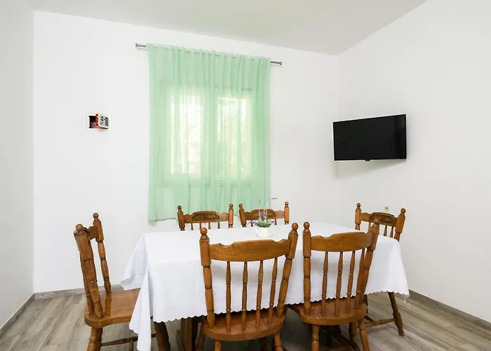 Apartament A3-90m2 W Shared Pool & Balcony Next To *