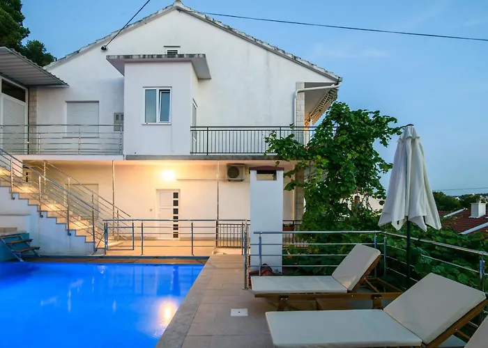 A3-90m2 W Shared Pool & Balcony Next To Apartament Trogir