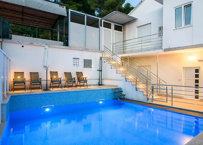 Apartament A3-90m2 W Shared Pool & Balcony Next To Trogir