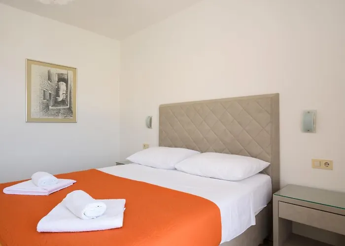 A3-90m2 W Shared Pool & Balcony Next To * Trogir