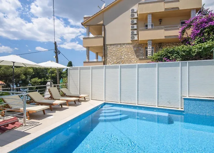 A3-90m2 W Shared Pool & Balcony Next To Apartament Trogir