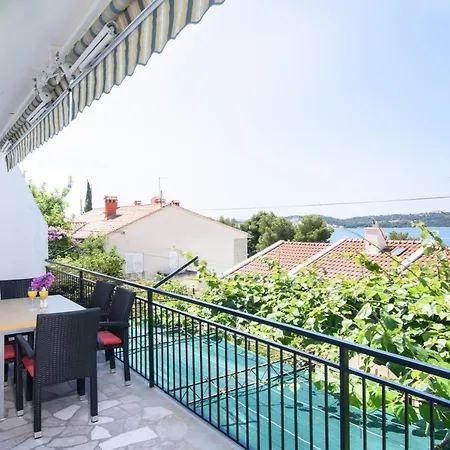 A3-90m2 W Shared Pool & Balcony Next To Apartment Trogir