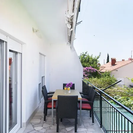 A3-90m2 W Shared Pool & Balcony Next To Apartment *