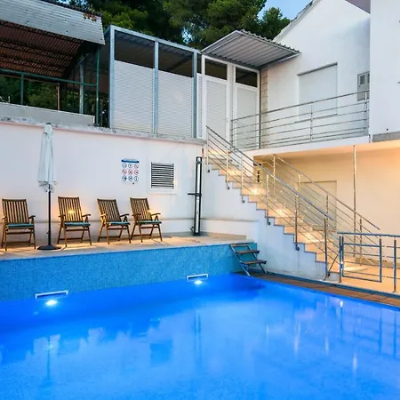 Apartment A3-90m2 W Shared Pool & Balcony Next To Trogir