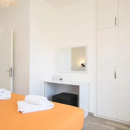 A3-90m2 W Shared Pool & Balcony Next To *