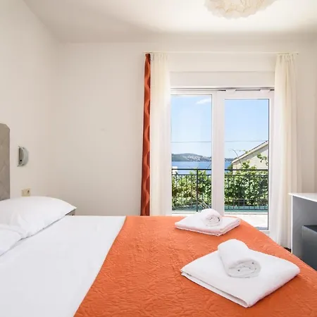 A3-90m2 W Shared Pool & Balcony Next To Apartment Trogir