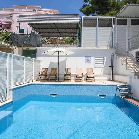A3-90m2 W Shared Pool & Balcony Next To 公寓