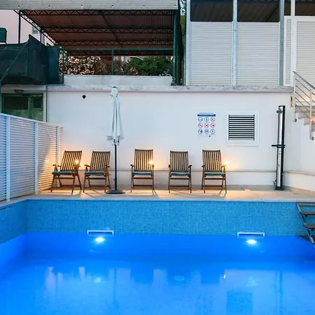 A3-90m2 W Shared Pool & Balcony Next To 公寓