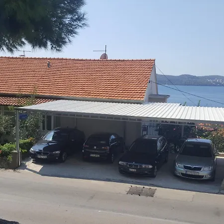 A3-90m2 W Shared Pool & Balcony Next To *