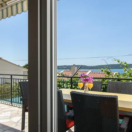 A3-90m2 W Shared Pool & Balcony Next To * Trogir