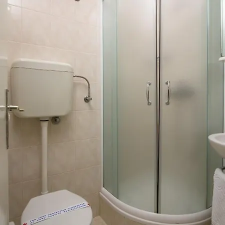 A3-90m2 W Shared Pool & Balcony Next To Trogir