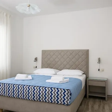 A3-90m2 W Shared Pool & Balcony Next To 特罗吉尔
