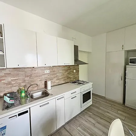 Apartman A3-90m2 W Shared Pool & Balcony Next To