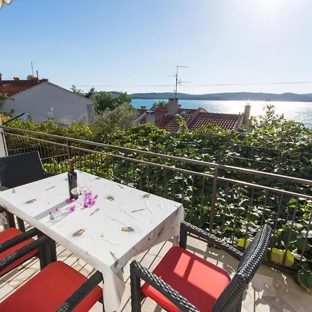 A3-90m2 W Shared Pool & Balcony Next To